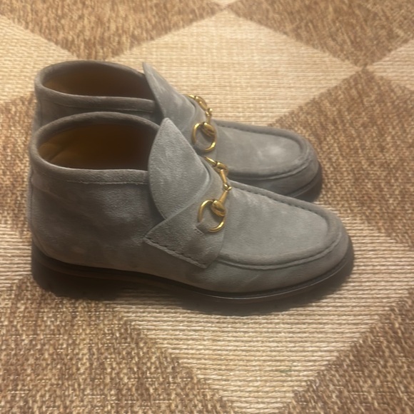 Gucci Gray Flats with Suede Finish - Picture 1 of 3